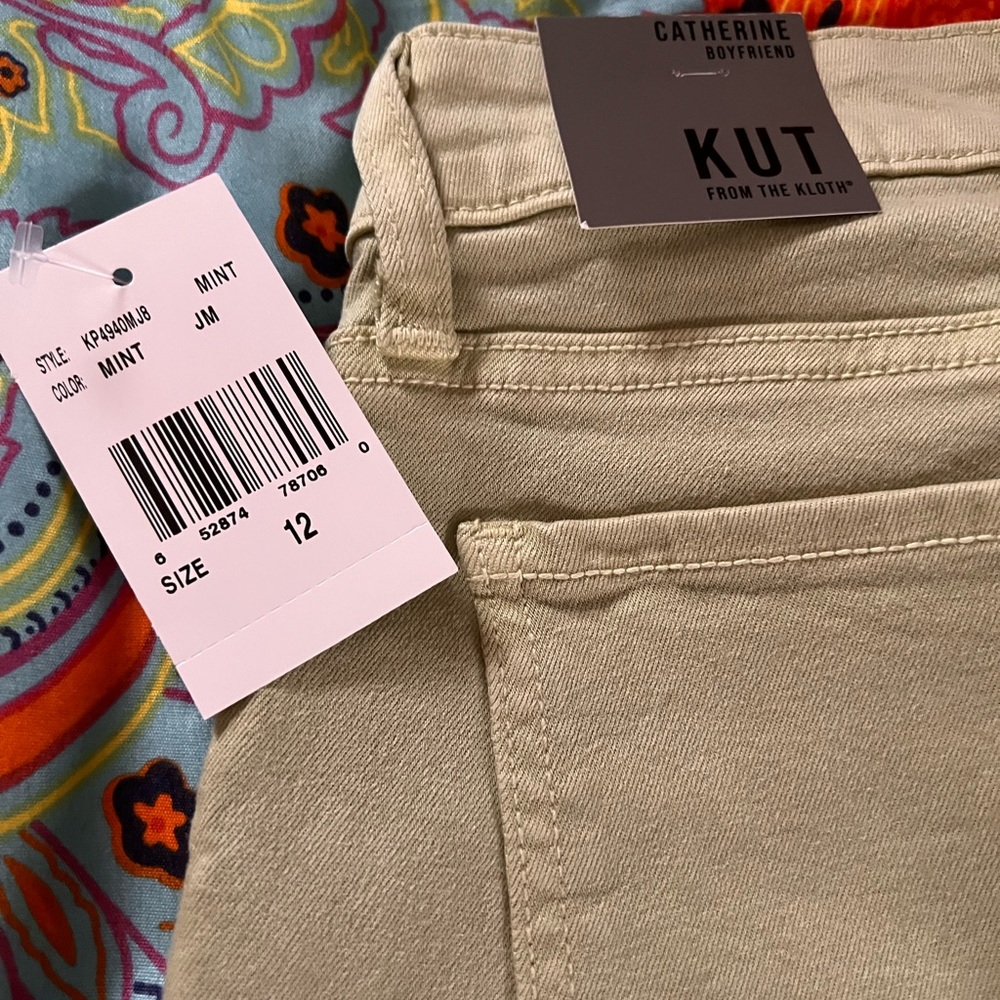 Kut from the Kloth Women's Straight Leg Jeans in Mint